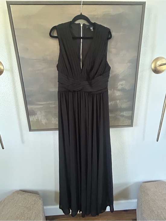 Lulus Dresses & Skirts - NWOT Lulus Black Pleated V-Neck Sleeveless Maxi Dress